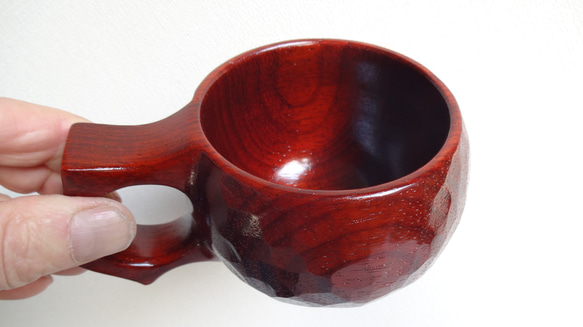 赤色が鮮やかなパドウクの一木彫りコーヒーカップ 12枚目の画像