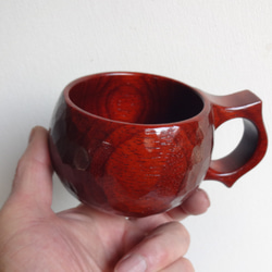 鮮紅色帕杜克雕刻咖啡杯 第10張的照片