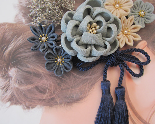 成人式 髪飾り つまみ細工 ちりめん グレー 生成 卒業式 結婚式 入学式