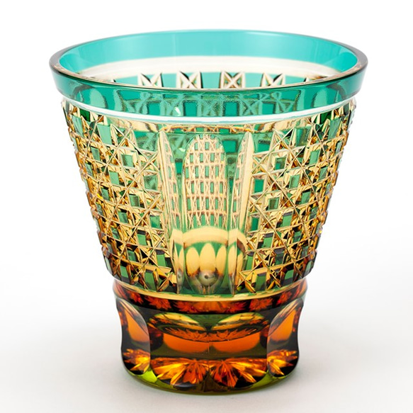 江戸切子　琥珀色緑被せクリスタルガラス　焼酎グラス（市松模様） 1枚目の画像