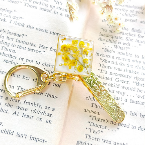 ミモザと金木犀のキークリップ〜 ドライフラワー レジン キーホルダー