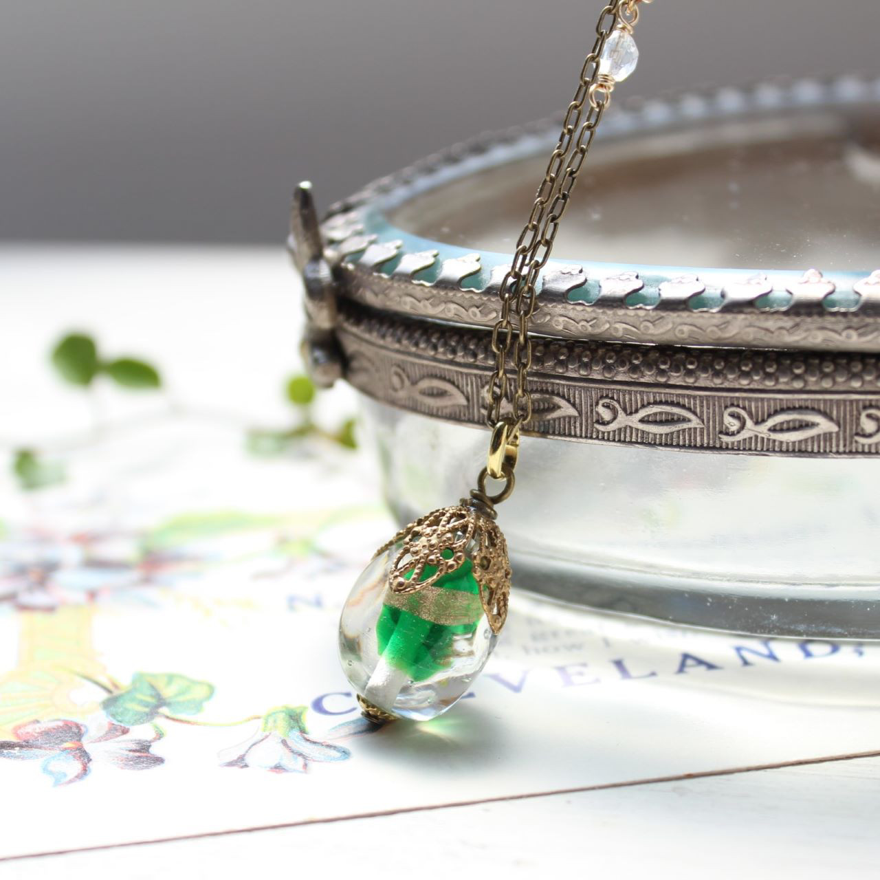 ミリアムハスケルcap・ノスタルジック・グリーン　ヴィンテージのコスチュームジュエリーな表情で…　ペンダント・ネックレス