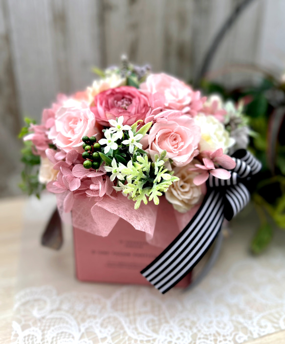 ありがとう」を伝えるboxいっぱいのお花たち プリザーブドフラワー 母