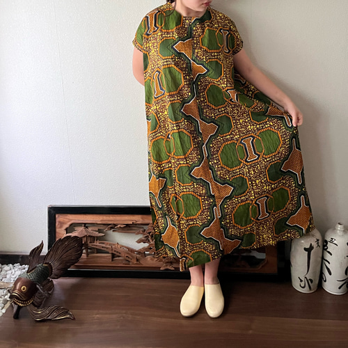 アフリカンバティック柄ネック後ろゴムで着やすいゆったりワンピース  