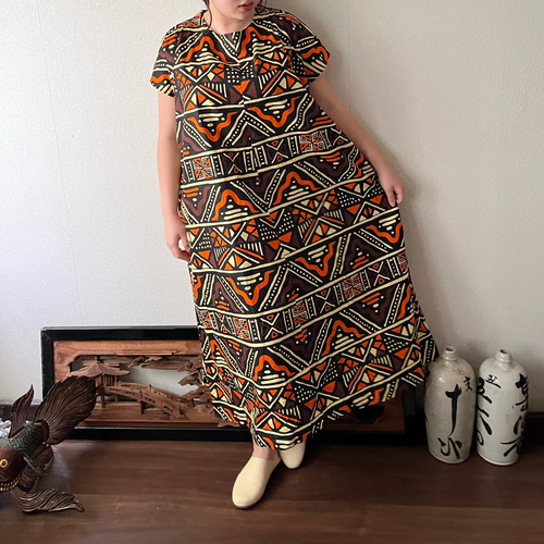 アフリカンバティック柄ネック後ろゴムで着やすいゆったりワンピース