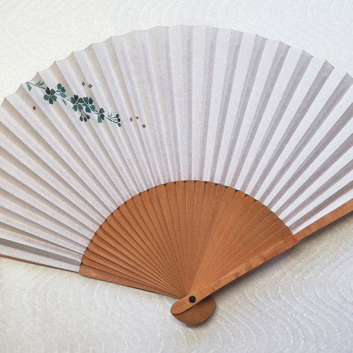 白檀扇 白檀 扇子 インド産白檀 檀香扇 XS102-37 天然木 工芸扇子 20cm