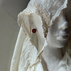 フランスアンティークビーズと絹糸のピアス　サークル　紅 3枚目の画像