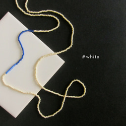 オフ ホワイト KABURU 留め具のない かぶるタイプのガラスビーズネックレス 白 オフホワイト 1枚目の画像