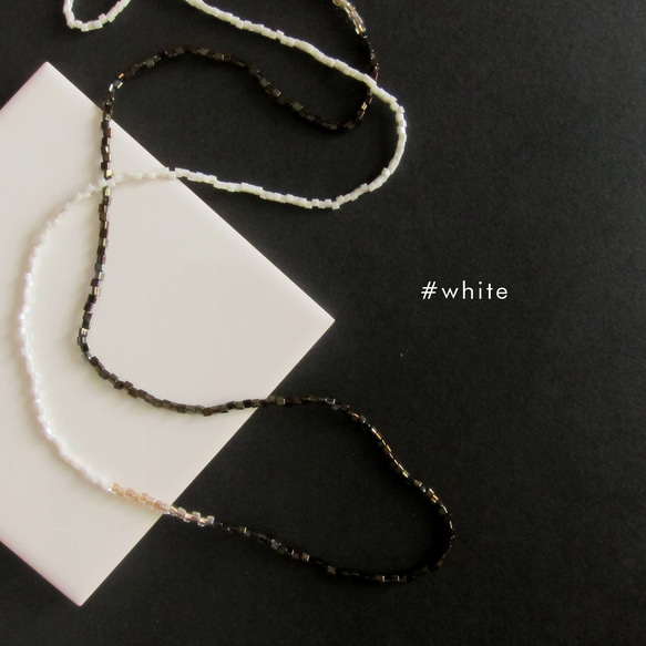 スノー ホワイト KABURU 留め具のない かぶるタイプのガラスビーズネックレス 白 ホワイト 1枚目の画像
