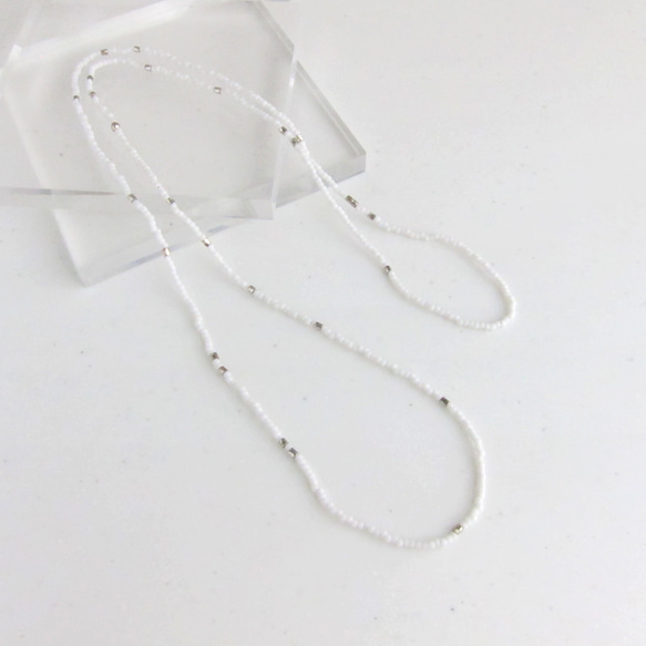 マット スノー ホワイト KABURU 留め具のない かぶるタイプのガラスビーズネックレス 白 ホワイト 9枚目の画像