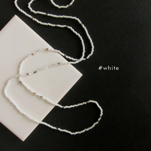 マット スノー ホワイト KABURU 留め具のない かぶるタイプのガラスビーズネックレス 白 ホワイト 1枚目の画像