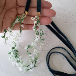 小花のネックレス(タティングレース編み) 2枚目の画像