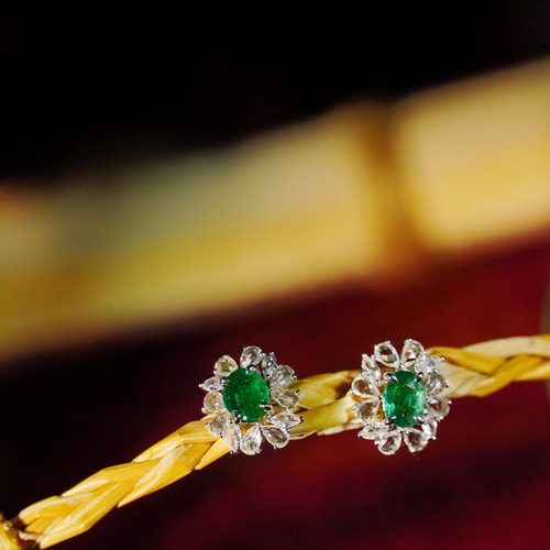 エメラルド&ホワイトサファイアピアスk18 ピアス（スタッド・一粒  