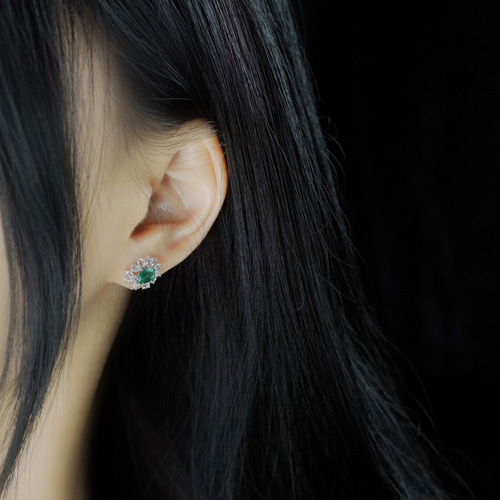 エメラルド&ホワイトサファイアピアスk18 ピアス（スタッド・一粒  