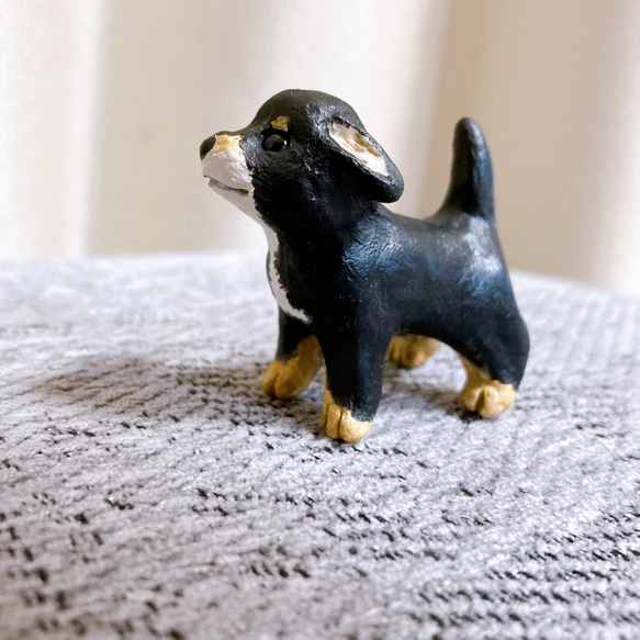 チワワ　成犬&子犬　ブラックタン　ミニチュア　フィギュア　置物　オブジェ 6枚目の画像
