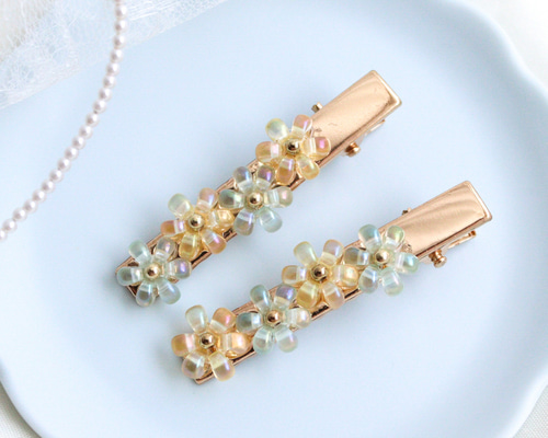 ぷるツヤ✧しずくビーズのお花のヘアクリップ ✧ ヘアピン 髪飾り