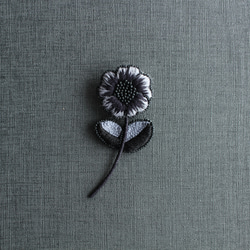 【レトロなお花のブローチ】(ブラック)オートクチュール刺繍ブローチ 3枚目の画像