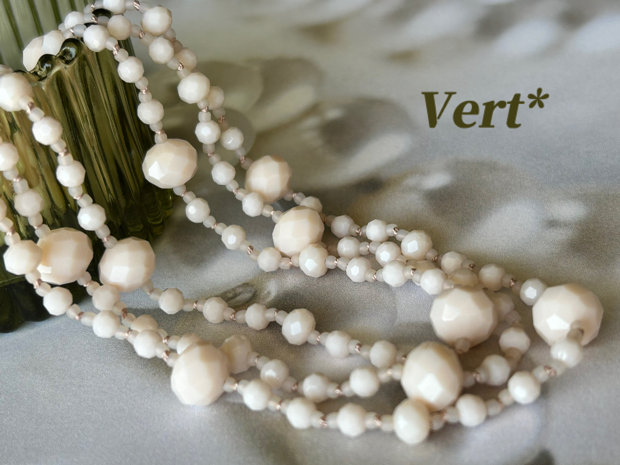 《受注品》ピンクベージュロンデルカットグラスグリフィンロングネックレス【ピンクベージュフロスト】