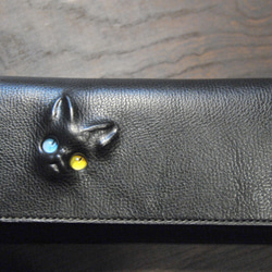 黒猫の長財布（表革：VACCHETTA800、仮セット猫目：オッドeyes）約260ｇ 猫目選べます♪ 1枚目の画像