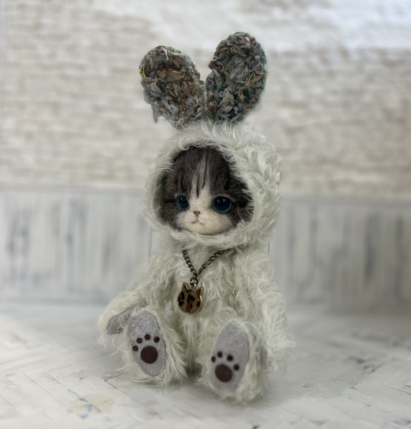 うさぎの着ぐるみを着たごーぐるにゃんこ(ミント) テディベアタイプ　羊毛フェルト ねこ　ぬいぐるみ　 7枚目の画像