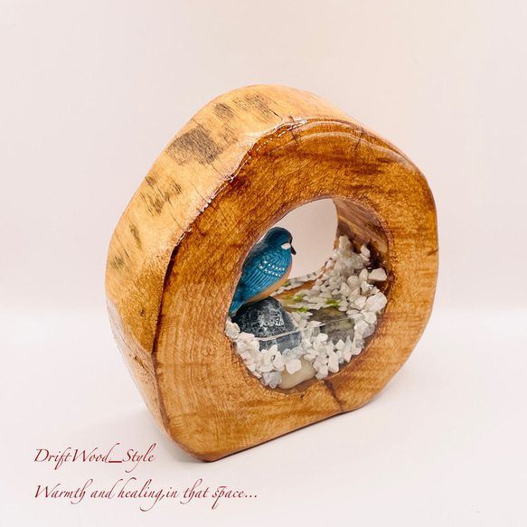 一つ限りの流木アート 水辺のカワセミ ジオラマ 流木 フィギュア 置物 動物 鳥 インテリア レジン 水辺 N24 8枚目の画像