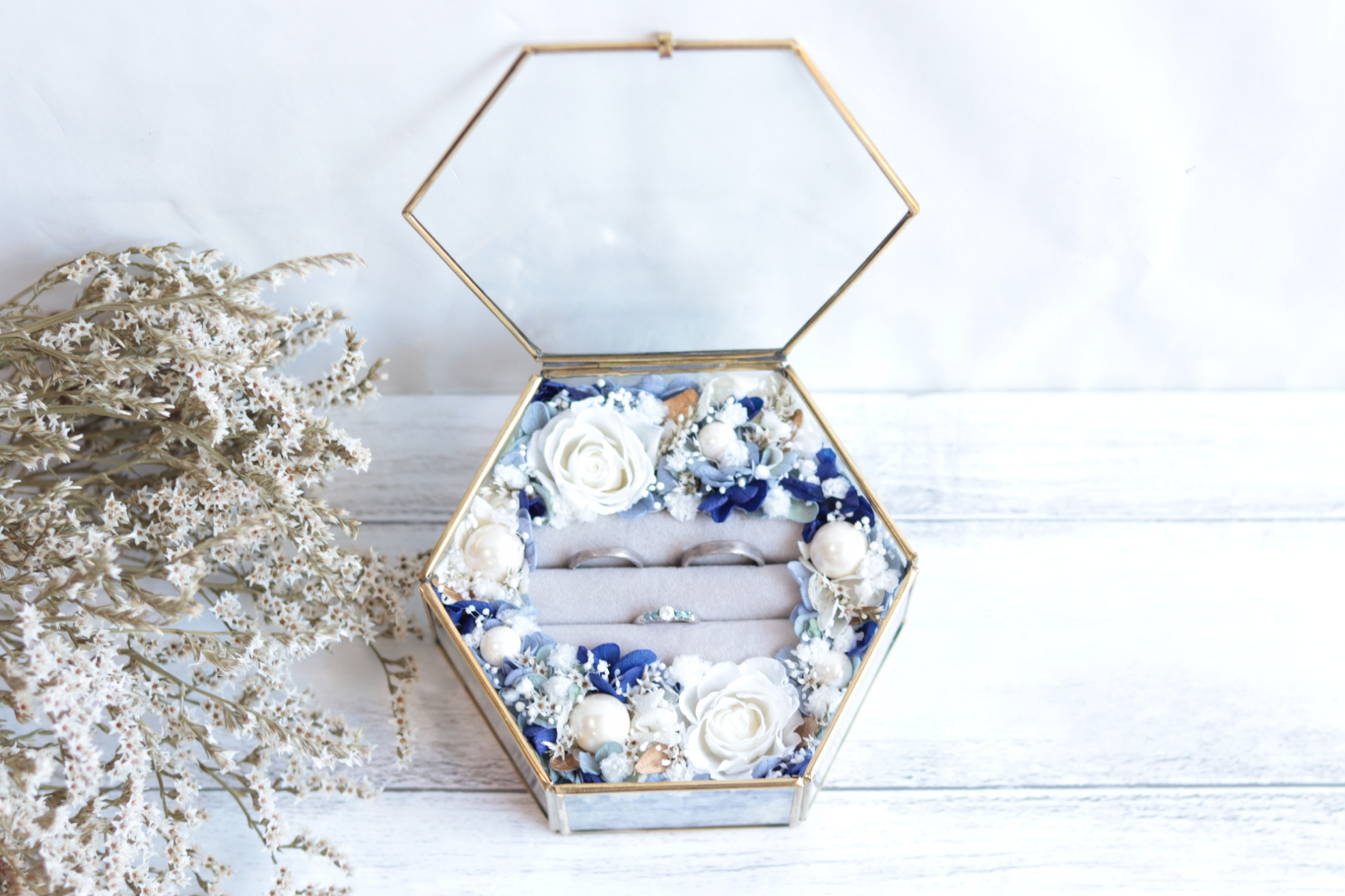 【カラーオーダーＯＫ】“ホワイト&ライムブルー”＊アンティークガラスＭ＊二段クッションタイプ＊プリザーブドフラワー 5,990円