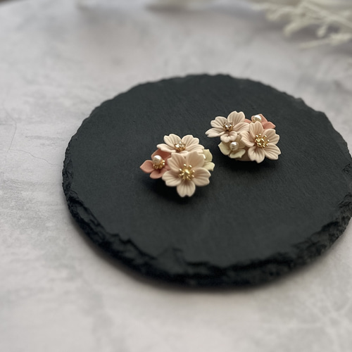 桜 ピアスorイヤリング 選べる 樹脂粘土イヤーアクセサリー ピアス