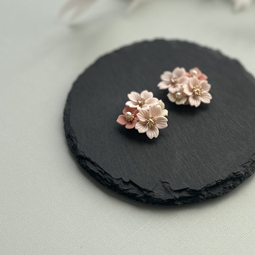 桜 ピアスorイヤリング 選べる 樹脂粘土イヤーアクセサリー