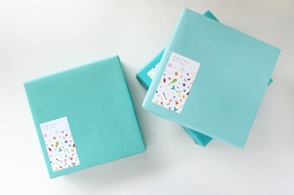 ミント系グリーンとブルーがかわいい！ターコイズカラーの3種のラッピングペーパー　12枚入（お花カードと8角形のシール付) 4枚目の画像