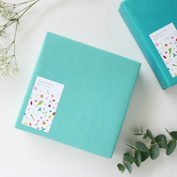ミント系グリーンとブルーがかわいい！ターコイズカラーの3種のラッピングペーパー　12枚入（お花カードと8角形のシール付) 1枚目の画像