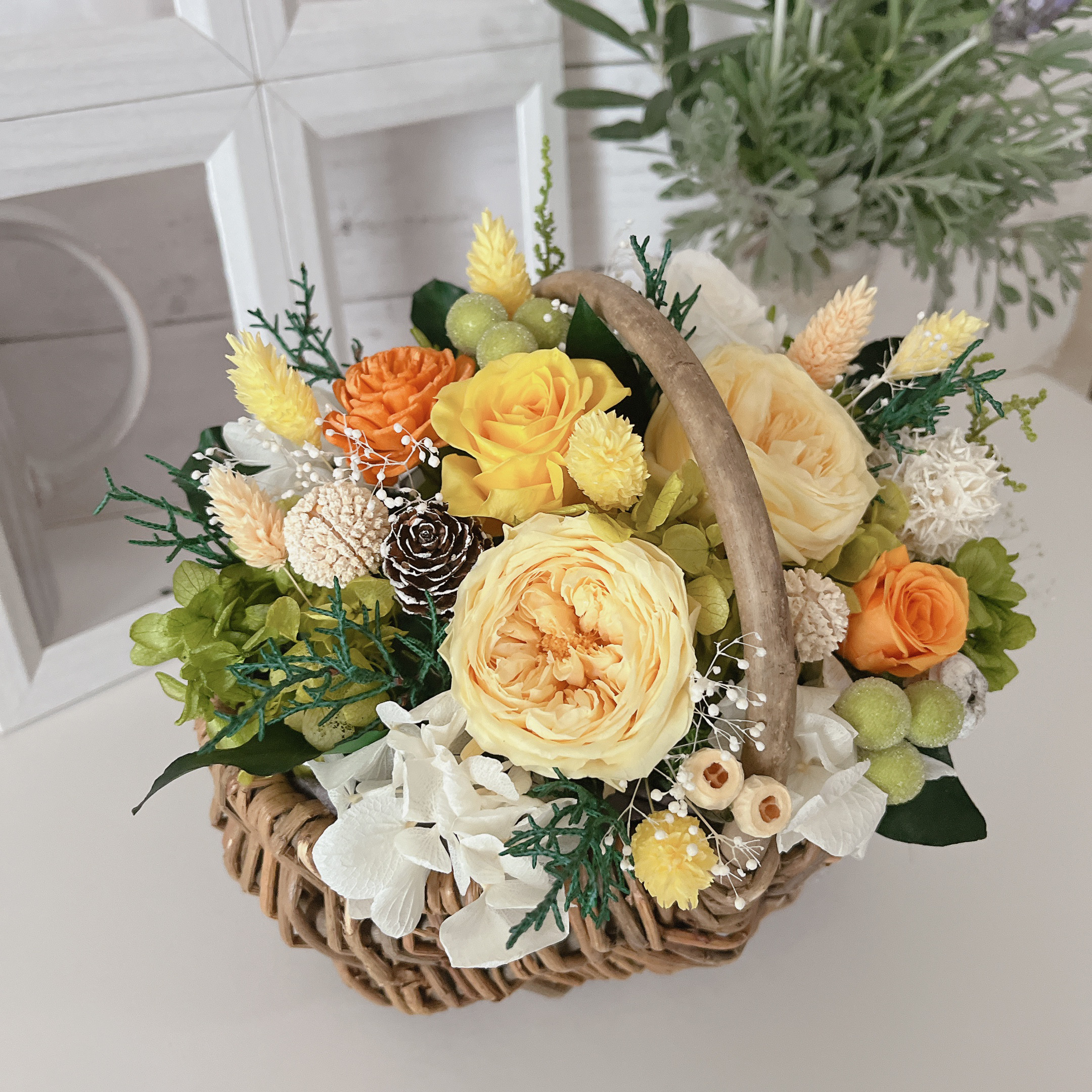 ＊カナリアみたいなバラのバスケット＊プリザーブドフラワー＊プレゼント　お誕生日　母の日　記念日　結婚祝い　出産祝い