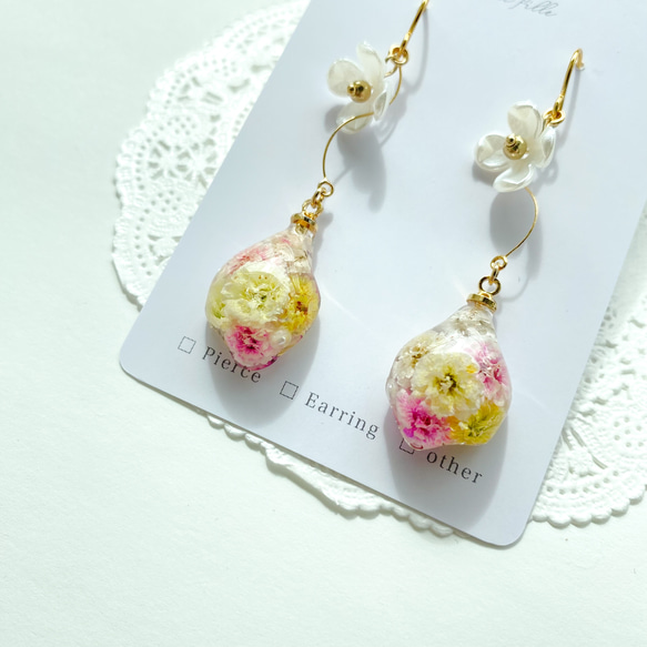 桜餅カラーの花びらピアス イヤリング 花 フラワー 2枚目の画像