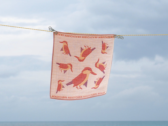 ToriTori大阪泉州製4重ガーゼハンカチ　アカショウビン　サイズ34ｃｍ角　綿100％　大阪泉州製 1枚目の画像