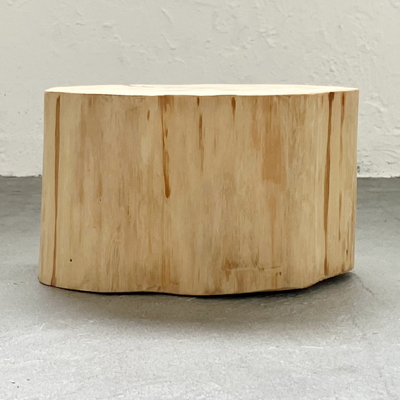 檜の樹皮なし丸太　15㎝厚　ワックス仕上げ　ディスプレイ台や素材に 2枚目の画像