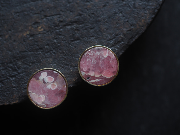 rhodochrosite brass earring (hanadukiyo) 3枚目の画像