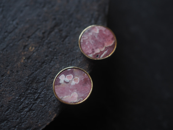 rhodochrosite brass earring (hanadukiyo) 5枚目の画像