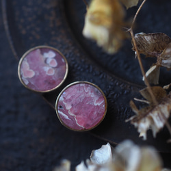 rhodochrosite brass earring (hanadukiyo) 1枚目の画像