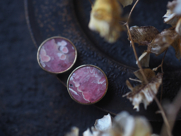 rhodochrosite brass earring (hanadukiyo) 1枚目の画像