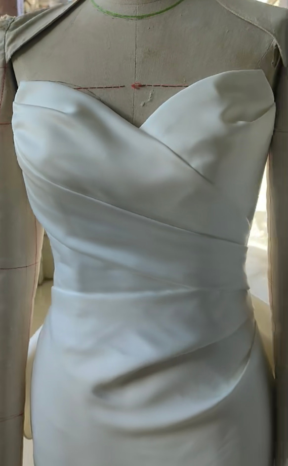 上質なドレス！オフホワイト　２ways　オフショルダー　取り外し可能　マーメイドドレス　オーダー可能　ロングトレーン花嫁 3枚目の画像