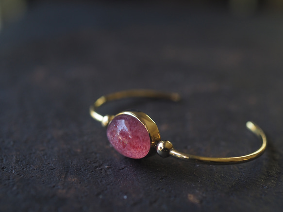 red aventurine in quartz brass bangle (hanaikada) 10枚目の画像