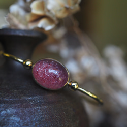 red aventurine in quartz brass bangle (hanaikada) 7枚目の画像