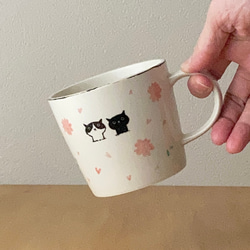 桜・ハチワレ猫と黒猫マグカップ Creema母の日限定セット 3枚目の画像