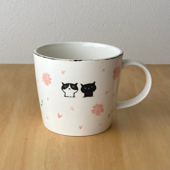 桜・ハチワレ猫と黒猫マグカップ Creema母の日限定セット 2枚目の画像