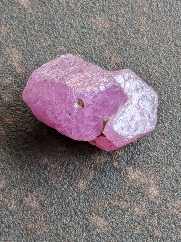 ギニア産　非加熱　ルビー　双晶 天然石　2 2枚目の画像