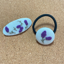 刺繍ヘアピン　刺繍ヘアゴム　２点セット　くるみボタン　ラベンダー 2枚目の画像
