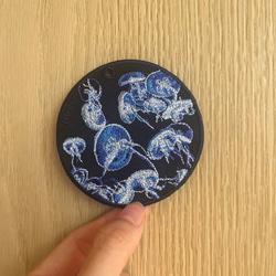 刺繍キーホルダー キーホルダー クラゲ 海月 くらげ 海 入学祝い 海の生き物 母の日ギフト 両面刺繍 or-207 1枚目の画像