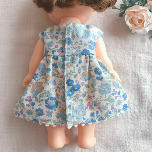 みーちゃん様　ワンピースと2点 26cmドール用 裏地付き♡くすみカラーの花柄ワンピース 2カラー ソラン