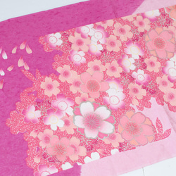 正絹　ピンク地桜柄振袖見本ハギレ　73cm　和小物、つまみ細工などに 2枚目の画像