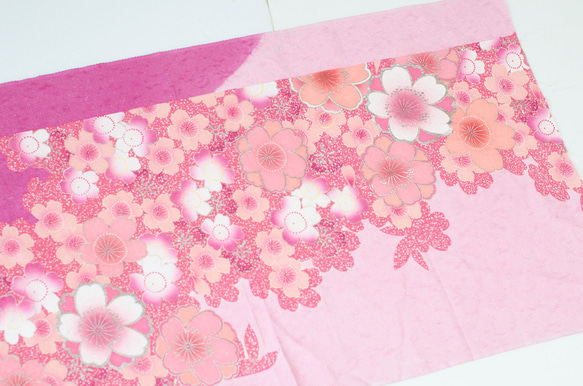 正絹　ピンク地桜柄振袖見本ハギレ　73cm　和小物、つまみ細工などに 3枚目の画像
