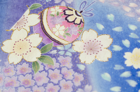 正絹　青地桜と毬の柄振袖見本ハギレ　83cm　和小物、つまみ細工などに 5枚目の画像